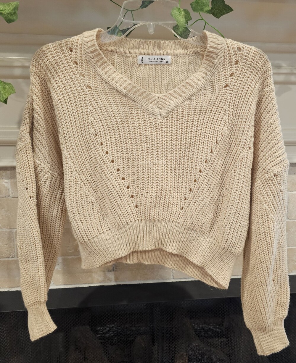 Jon & Anna Contemporary M Light Beige Cropped Sweater Acrylic Soft Knit Womens